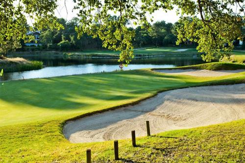 img-CAMPO DE GOLF EN LISBOA - CLUBE DE GOLF QUINTA DO PERU