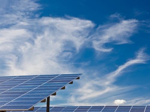 img-Os painéis fotovoltaicos continuam a gerar energia mesmo em dias de pouco sol?